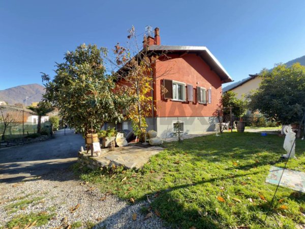 casa indipendente in vendita a Cannobio in zona Campeglio