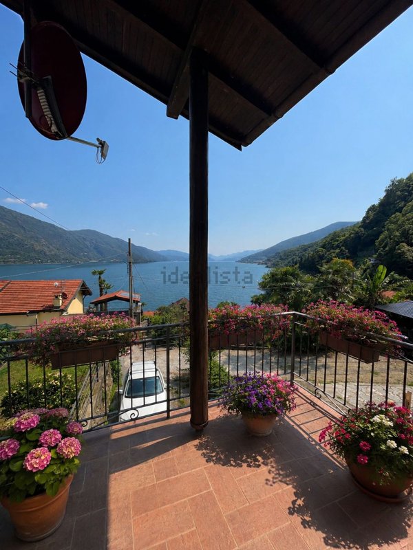 casa indipendente in vendita a Cannobio in zona Sant'Agata