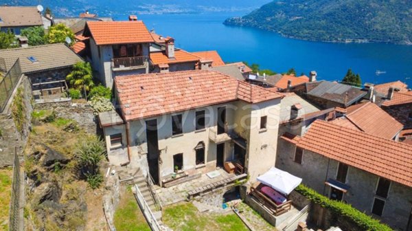 casa indipendente in vendita a Cannobio in zona Sant'Agata