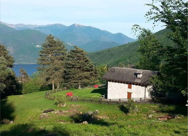 appartamento in vendita a Cannobio in zona Socraggio