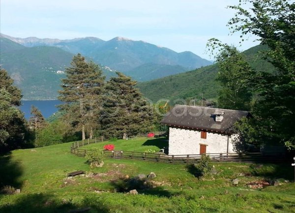 appartamento in vendita a Cannobio in zona Socraggio