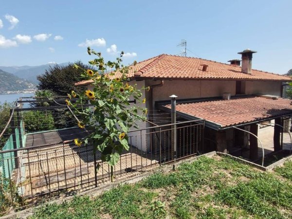 casa indipendente in vendita a Cannobio in zona Carmine Inferiore