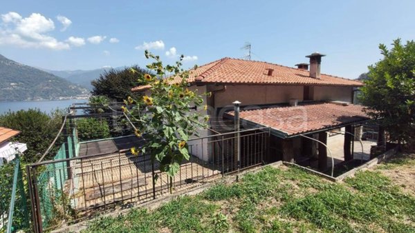 casa indipendente in vendita a Cannobio in zona Carmine Inferiore