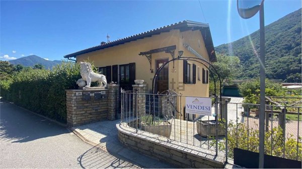 casa indipendente in vendita a Cannobio in zona Traffiume
