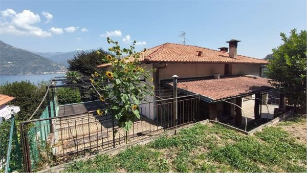 casa indipendente in vendita a Cannobio in zona Carmine Inferiore