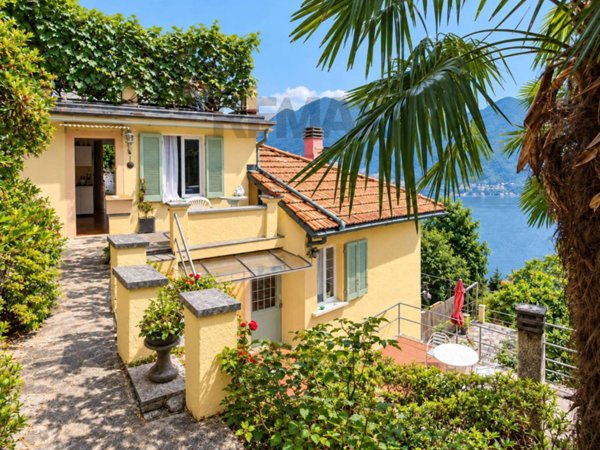 casa indipendente in vendita a Cannobio in zona Carmine Inferiore