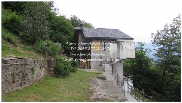 casa indipendente in vendita a Caprezzo