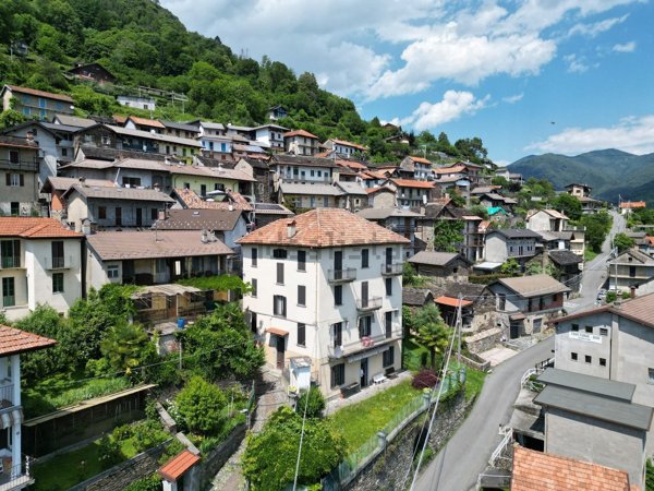 casa indipendente in vendita a Caprezzo
