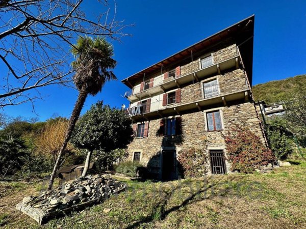casa indipendente in vendita a Caprezzo