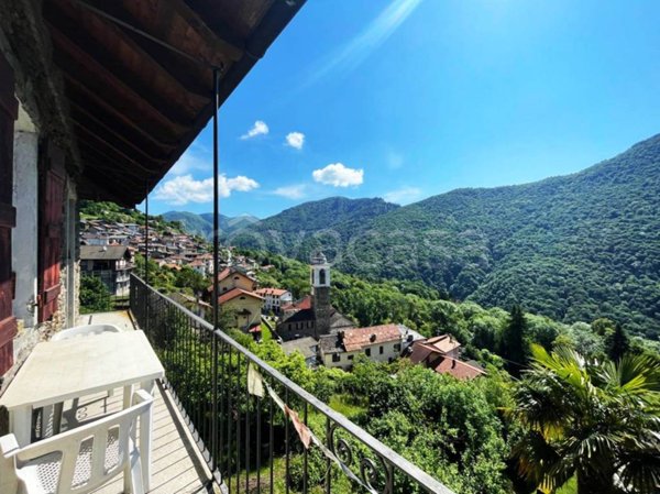 casa indipendente in vendita a Caprezzo