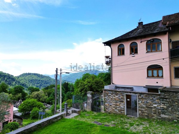 casa indipendente in vendita a Caprezzo