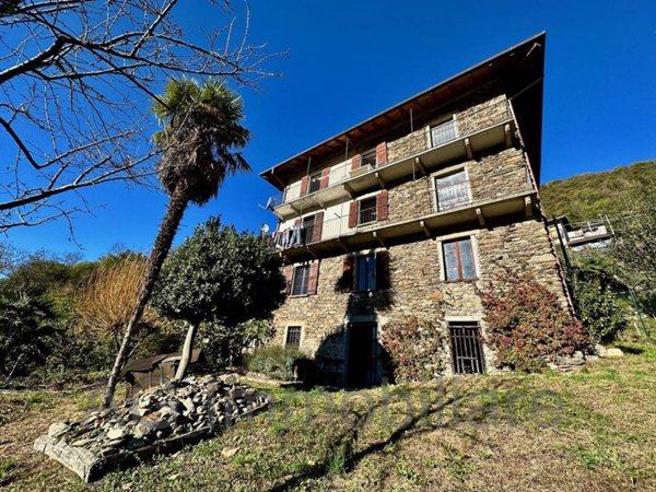 casa indipendente in vendita a Caprezzo
