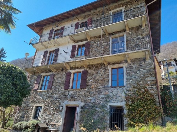 casa indipendente in vendita a Caprezzo