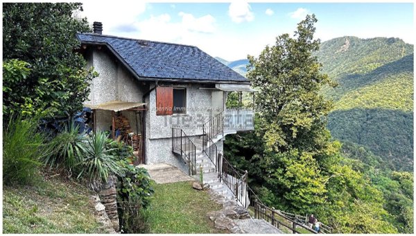 casa indipendente in vendita a Caprezzo