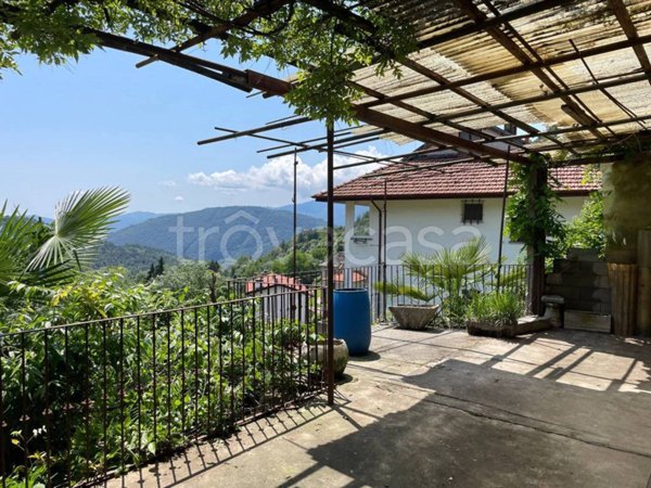 casa indipendente in vendita a Caprezzo