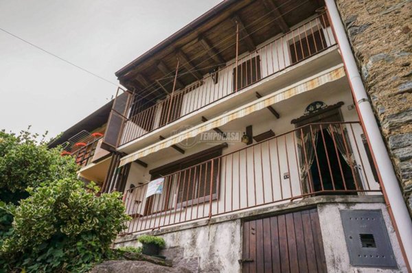 casa indipendente in vendita a Caprezzo