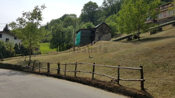 appartamento in vendita a Caprezzo