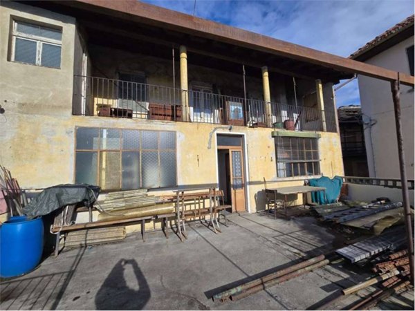 casa indipendente in vendita a Caprezzo