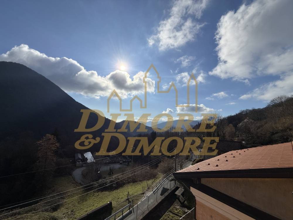 casa indipendente in vendita a Caprezzo