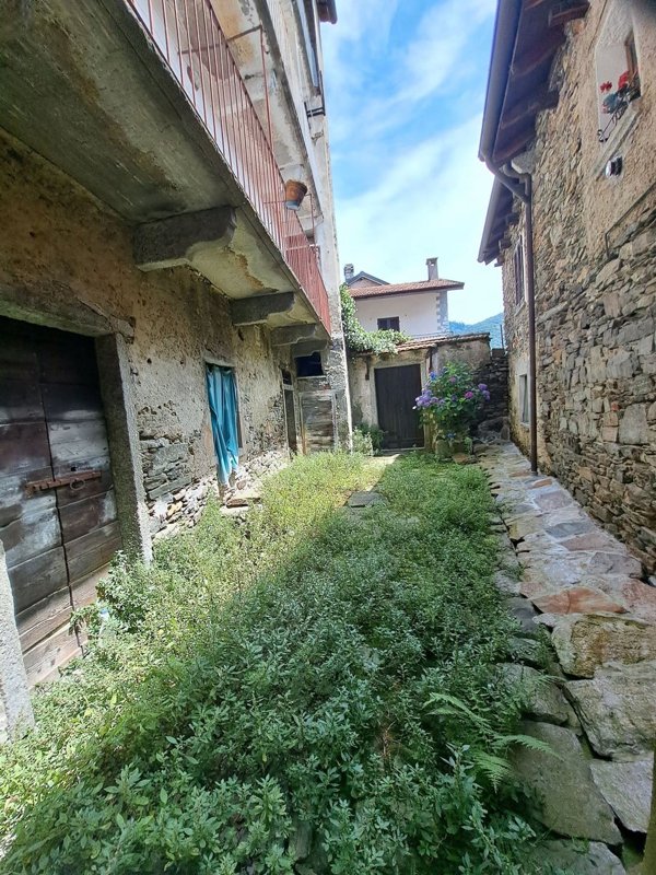 appartamento in vendita a Caprezzo