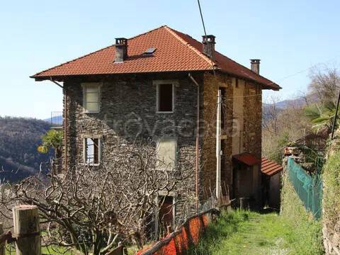 casa indipendente in vendita a Caprezzo