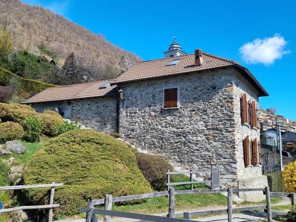 casa indipendente in vendita a Caprezzo