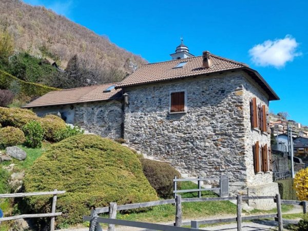 casa indipendente in vendita a Caprezzo