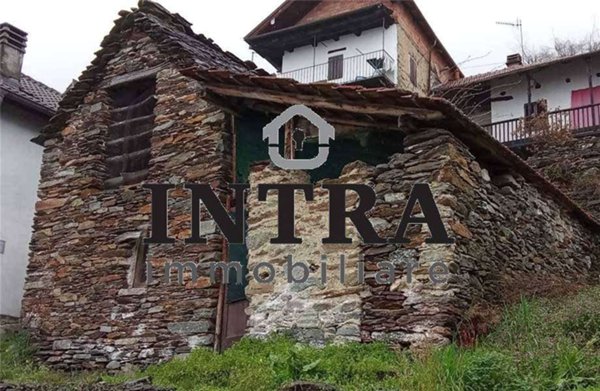 casa indipendente in vendita a Caprezzo