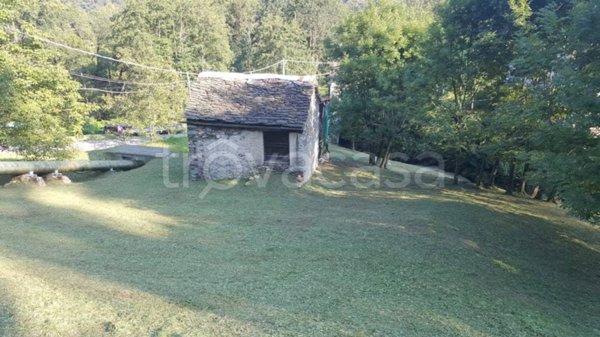 casale in vendita a Caprezzo