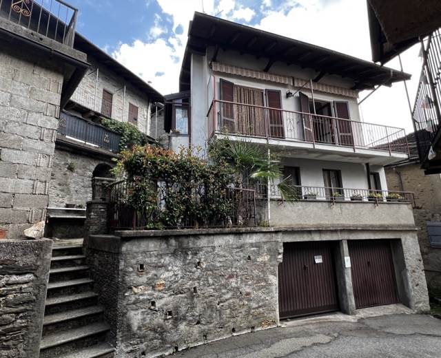 casa indipendente in vendita a Caprezzo