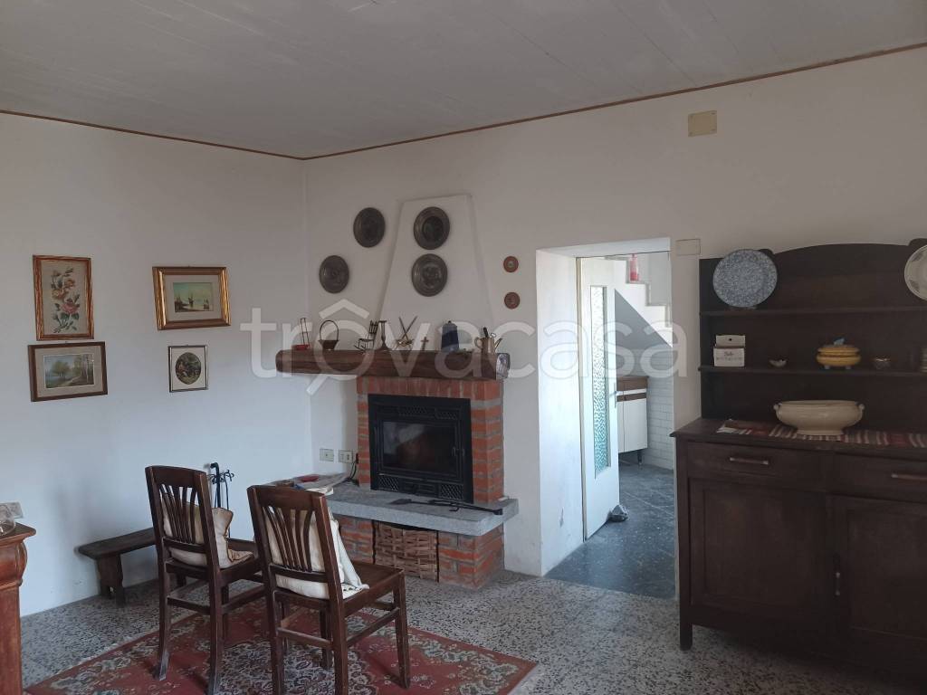 casa indipendente in vendita a Casale Corte Cerro in zona Cafferonio