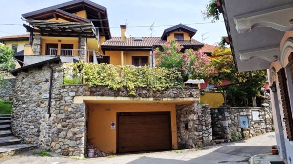 casa indipendente in vendita a Casale Corte Cerro in zona Crebbia