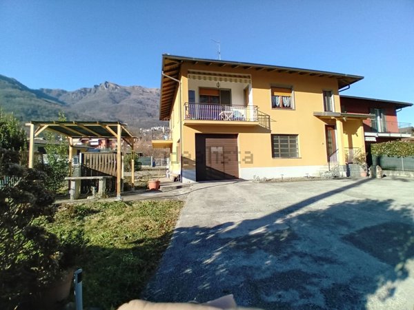 casa indipendente in vendita a Casale Corte Cerro in zona Ramate