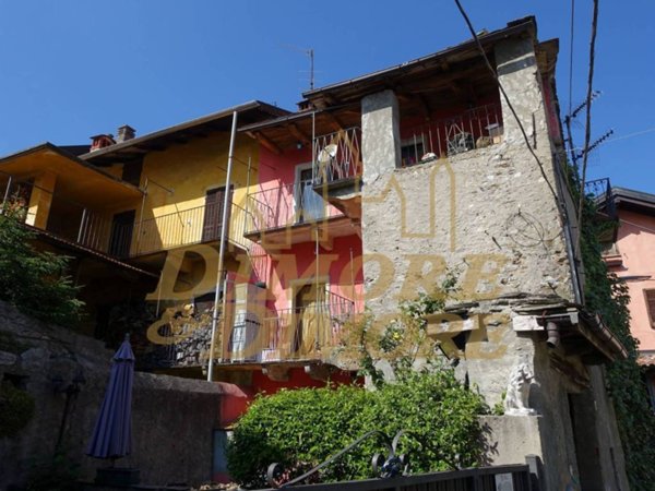 casa indipendente in vendita a Casale Corte Cerro in zona Cereda