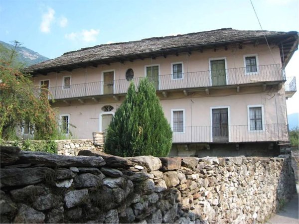 casa indipendente in vendita a Casale Corte Cerro in zona Arzo