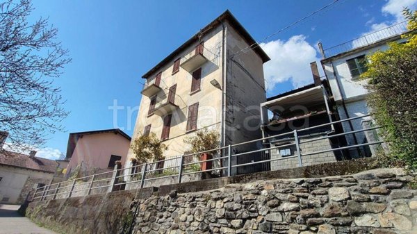 casa indipendente in vendita a Casale Corte Cerro in zona Crebbia