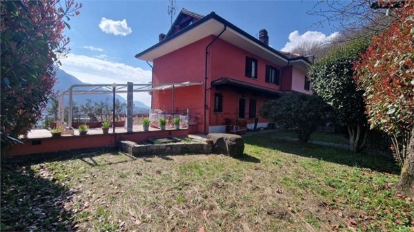 casa indipendente in vendita a Casale Corte Cerro in zona Ramate