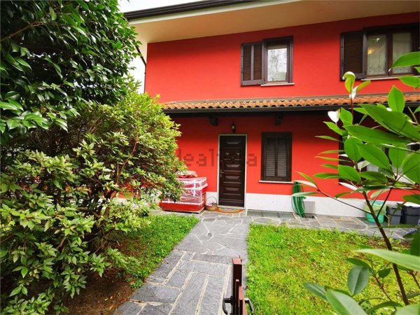 casa indipendente in vendita a Casale Corte Cerro in zona Ramate