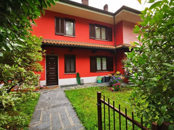 casa indipendente in vendita a Casale Corte Cerro in zona Ramate