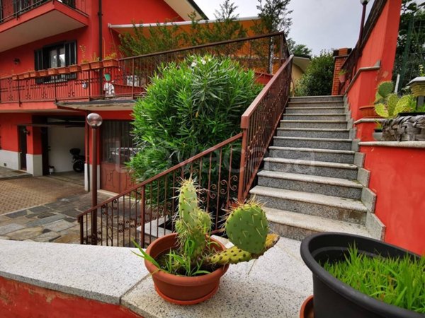 casa indipendente in vendita a Casale Corte Cerro in zona Ramate