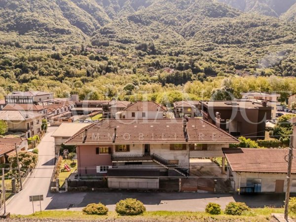 casa indipendente in vendita a Casale Corte Cerro in zona Sant'Anna