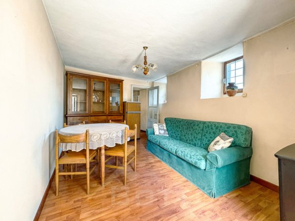 casa indipendente in vendita a Casale Corte Cerro in zona Arzo