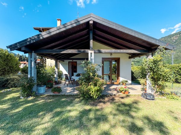 casa indipendente in vendita a Casale Corte Cerro in zona Ramate