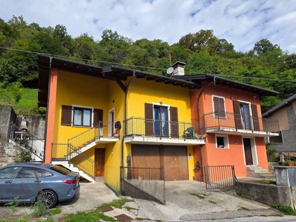 casa indipendente in vendita a Casale Corte Cerro in zona Montebuglio