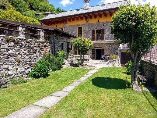 casa indipendente in vendita a Casale Corte Cerro in zona Montebuglio