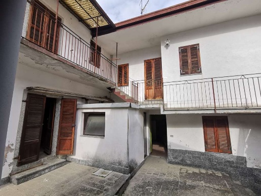 casa indipendente in vendita a Casale Corte Cerro in zona Cafferonio