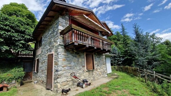 casa indipendente in vendita a Casale Corte Cerro in zona Montebuglio