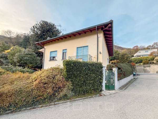casa indipendente in vendita a Casale Corte Cerro in zona Cafferonio