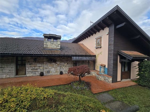 casa indipendente in vendita a Casale Corte Cerro