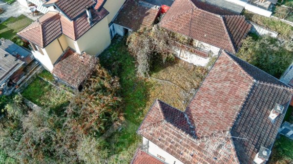 casa indipendente in vendita a Casale Corte Cerro in zona Cereda